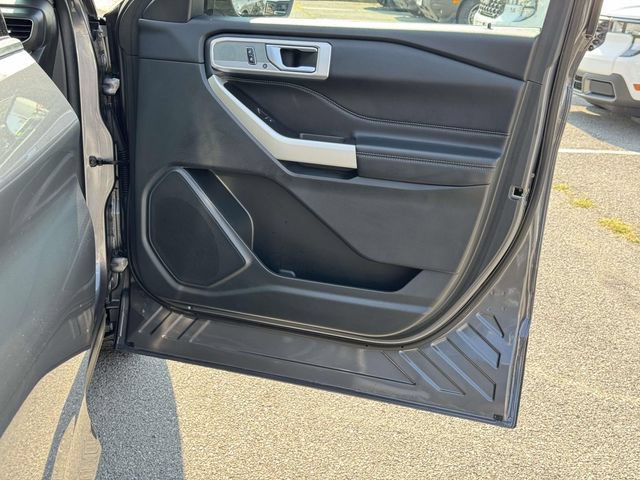 Certified 2022 Ford Explorer Limited w/ Equipment Group 301A AWD/4WD image 10