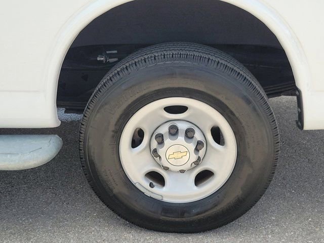 Used 2024 Chevrolet Express 2500 w/ Driver Convenience Package image 9