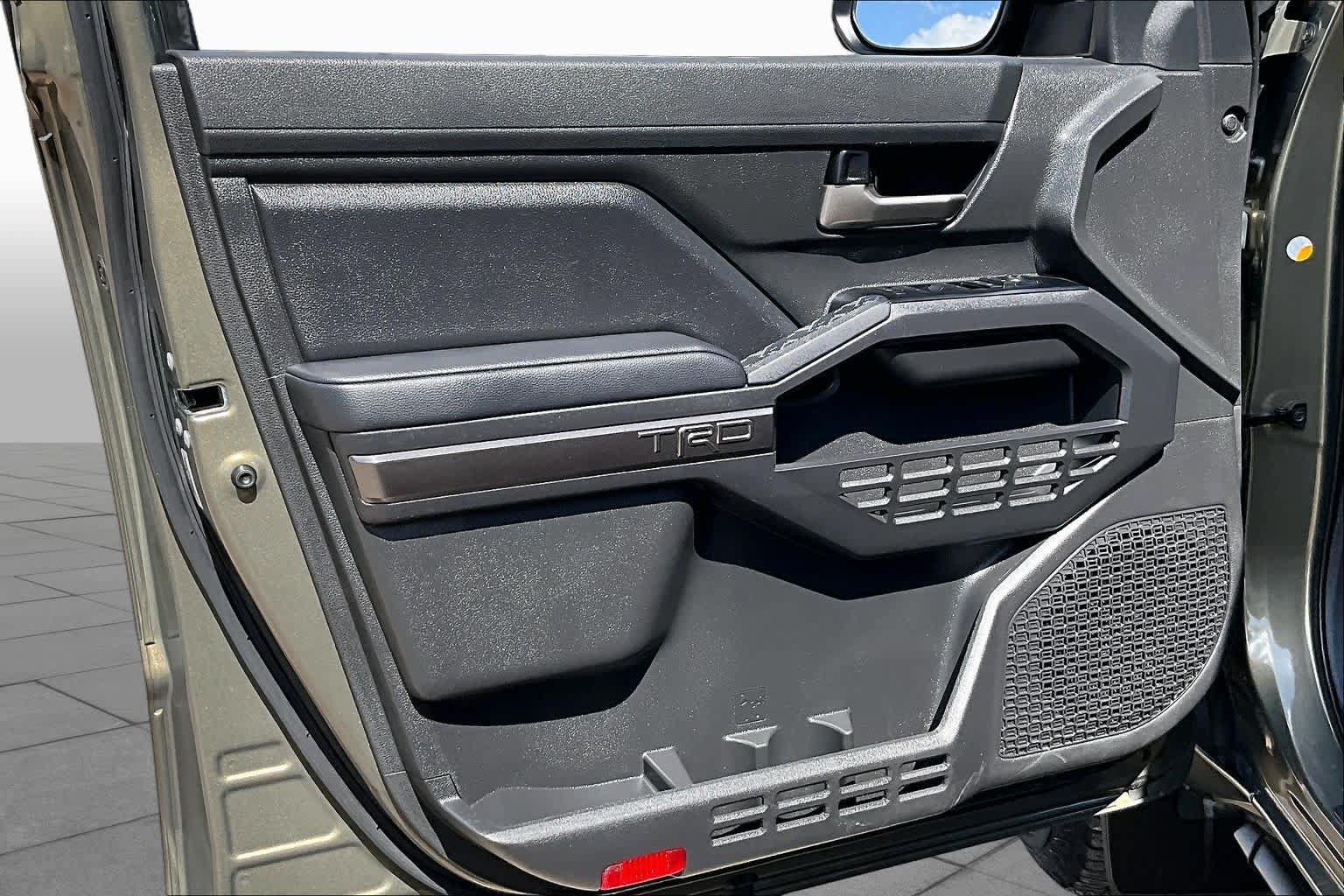 Used 2025 Toyota Tacoma TRD Off-Road AWD/4WD image 21