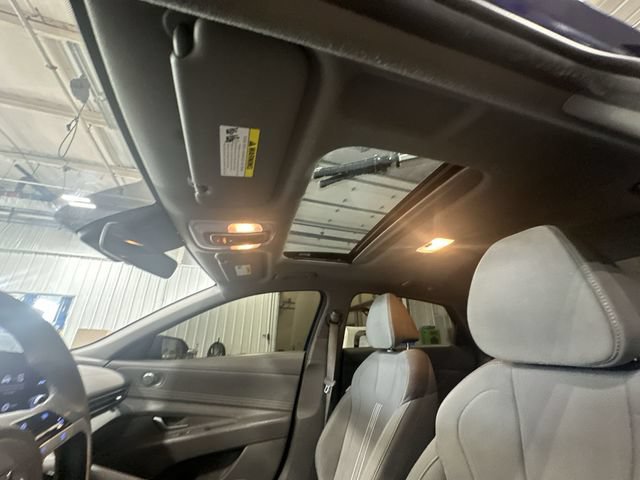 Used 2022 Hyundai Elantra SEL w/ Convenience + Premium Package FWD image 20
