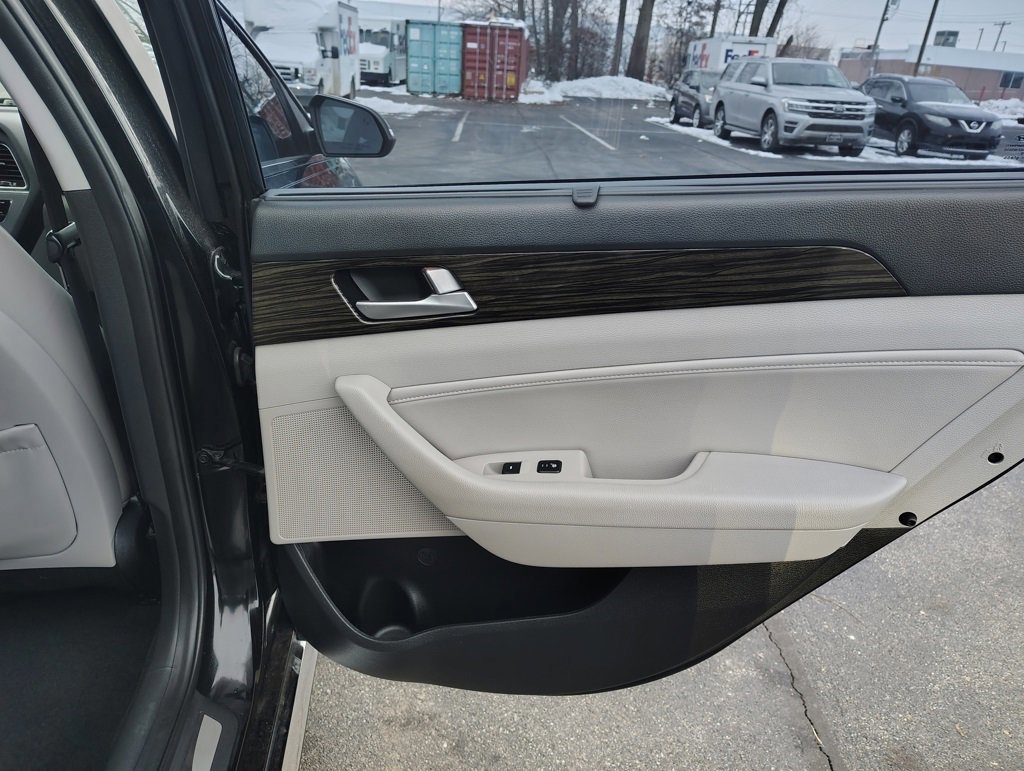 Used 2017 Hyundai Sonata Limited w/ Tech Package 03 image 26