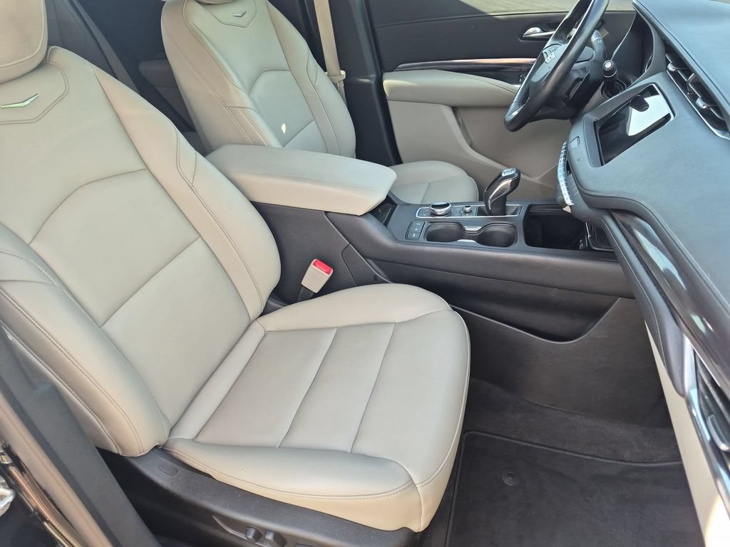 Used 2019 Cadillac XT4 Luxury w/ Cold Weather Package FWD image 19