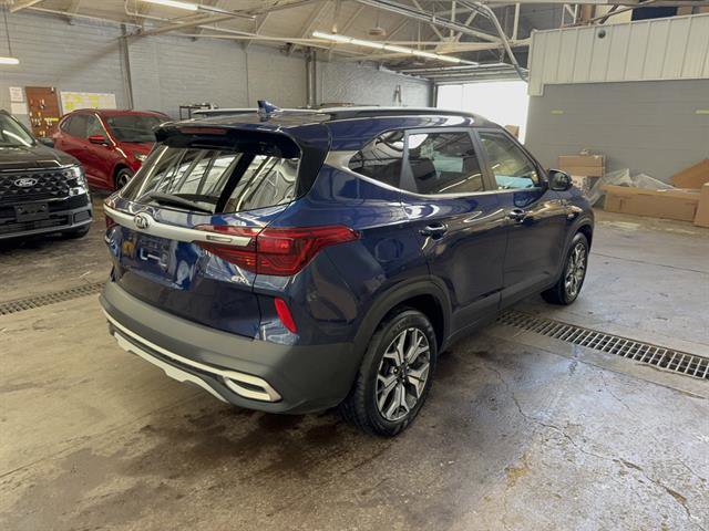 Used 2021 Kia Seltos EX image 4