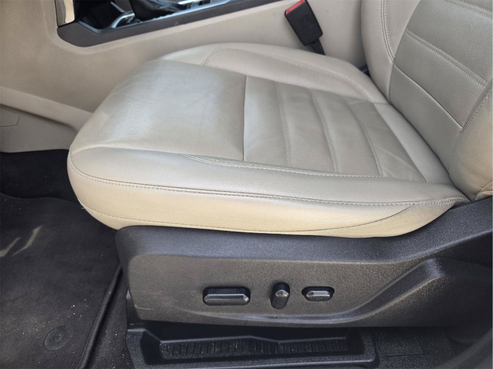 Certified 2019 Ford Escape Titanium w/ U9j03 - Titanium Tow Package AWD/4WD image 23