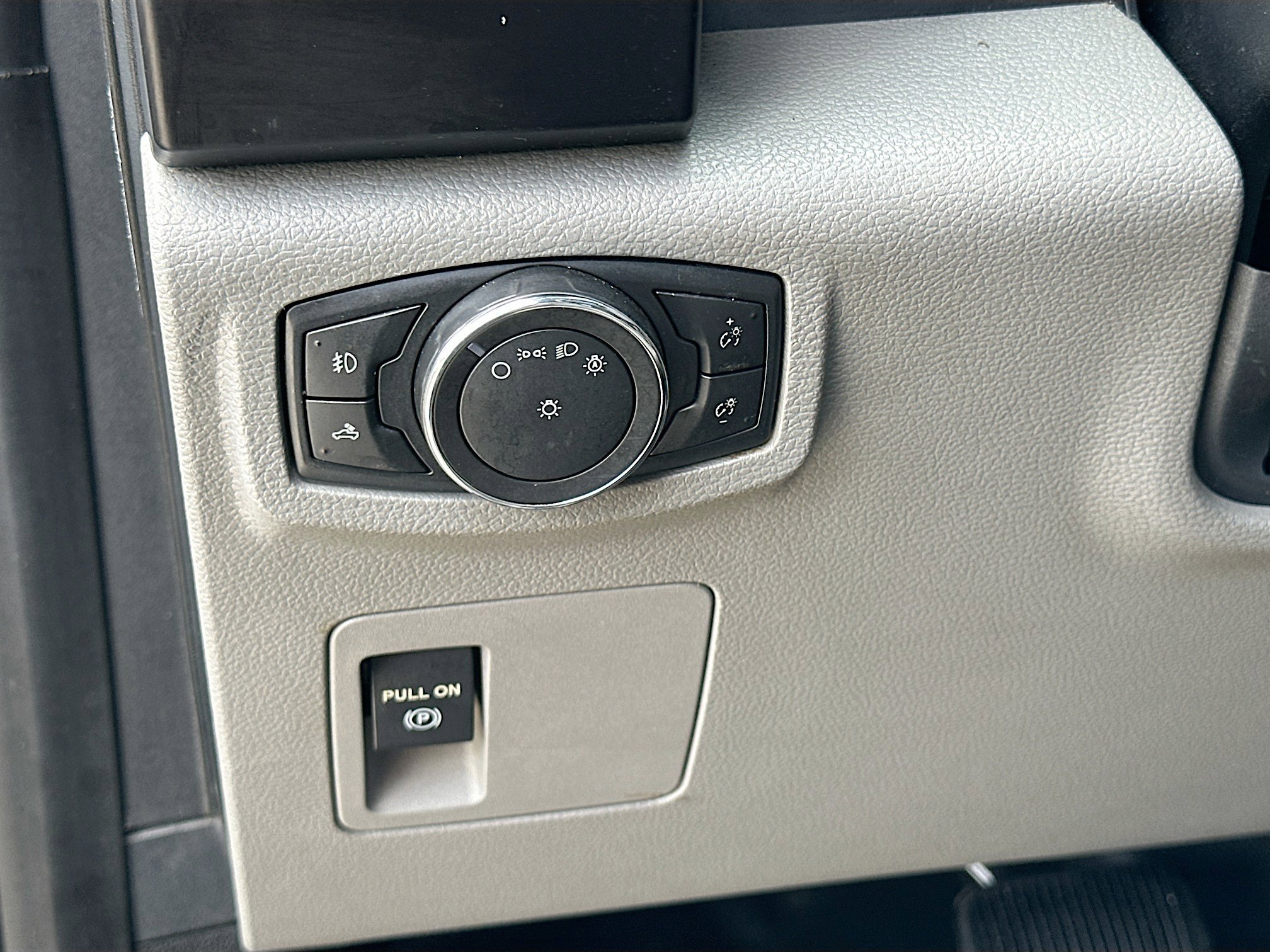 Certified 2017 Ford F150 XL w/ Equipment Group 101A Mid RWD image 10