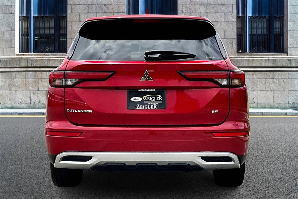 Used 2023 Mitsubishi Outlander SE image 4