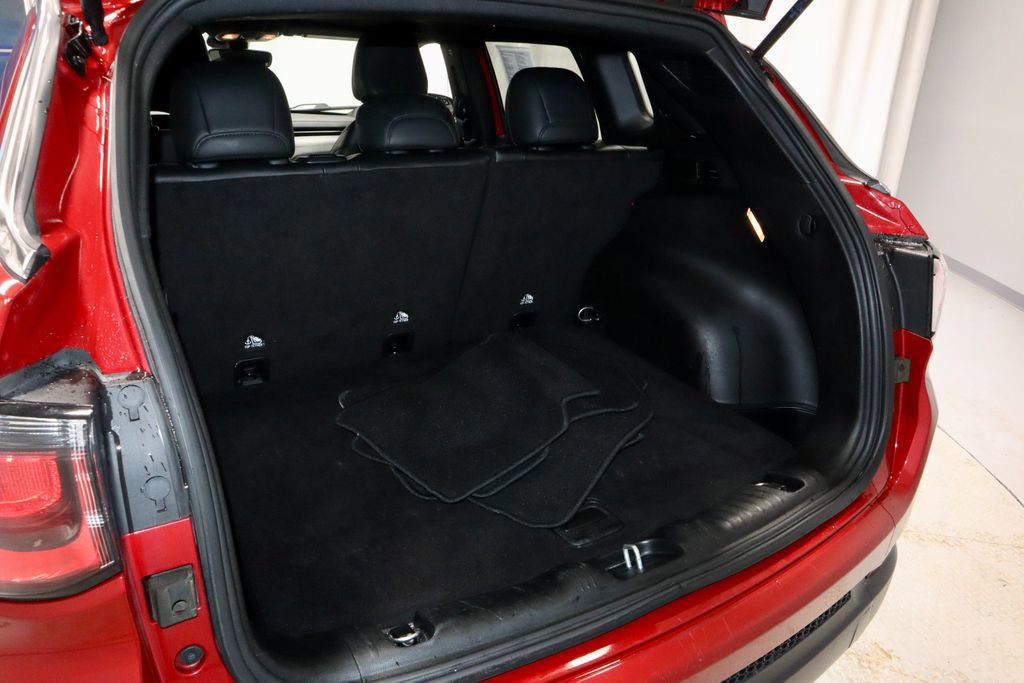 Used 2025 Jeep Compass Latitude image 12