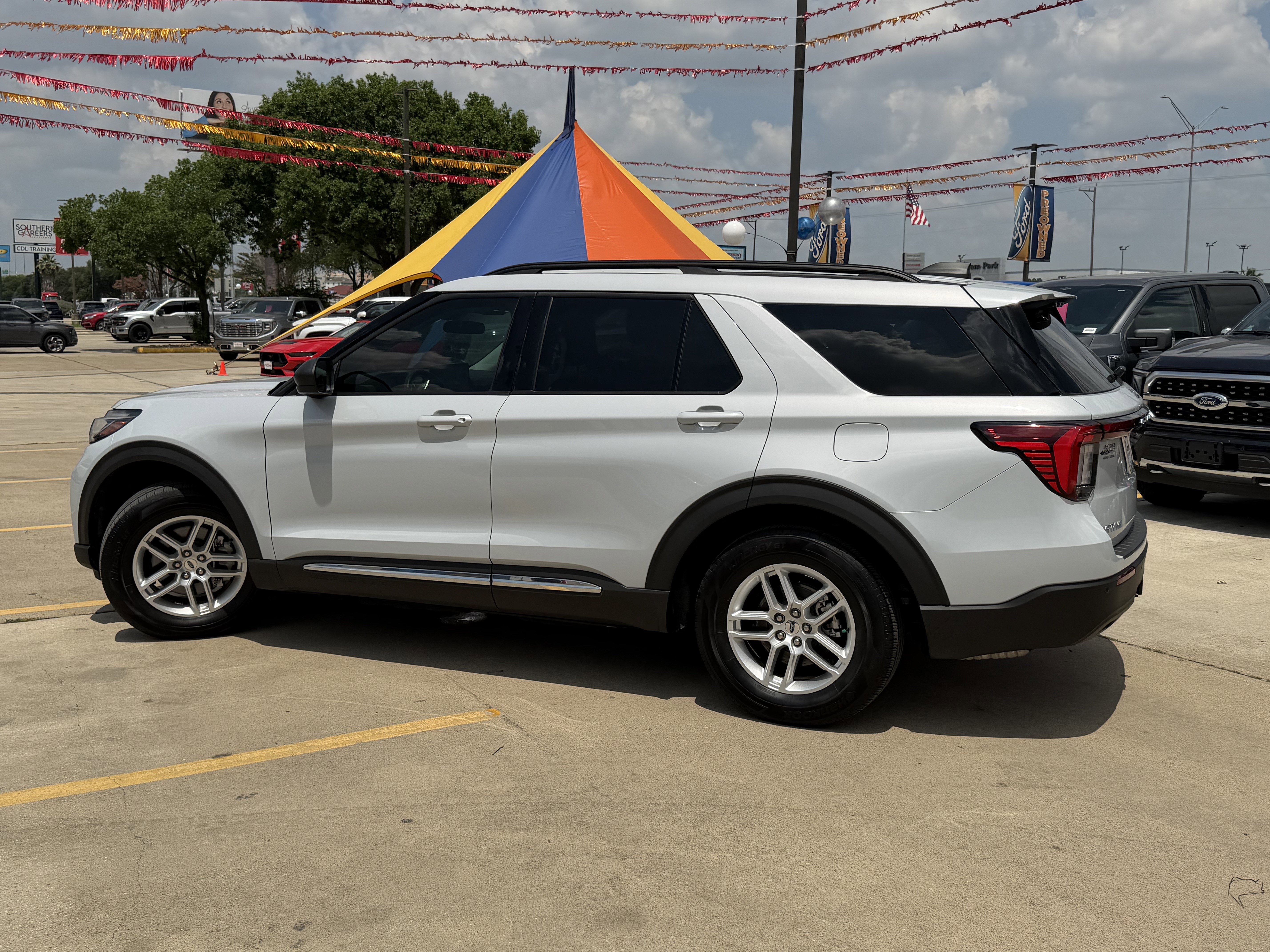 Certified 2025 Ford Explorer Active RWD image 10