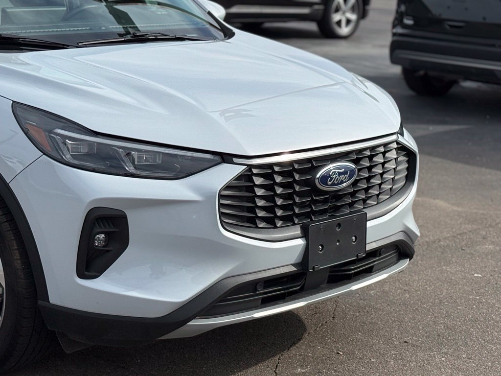 Certified 2025 Ford Escape Platinum AWD/4WD image 74