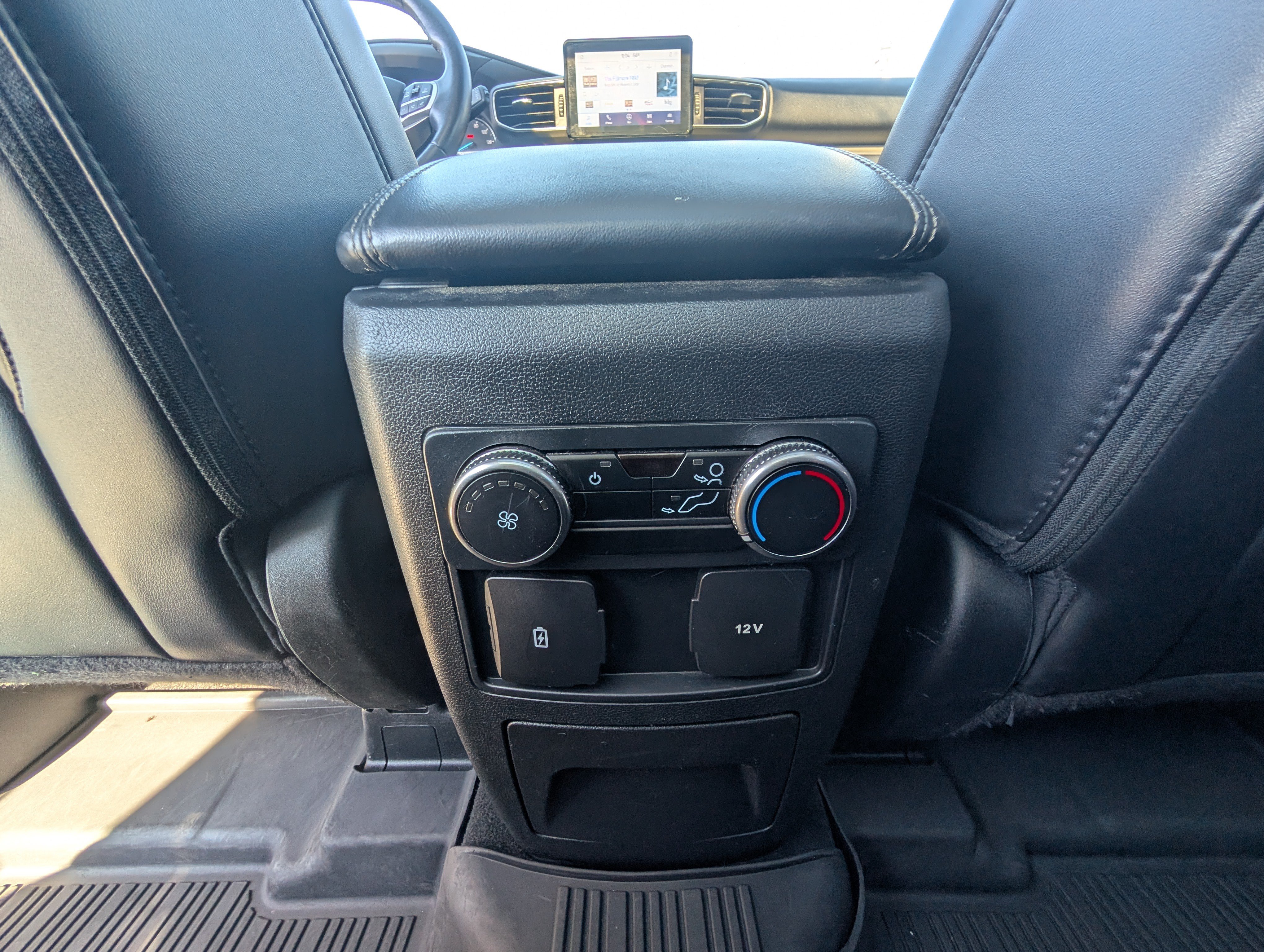 Certified 2022 Ford Explorer XLT w/ Equipment Group 202A AWD/4WD image 20