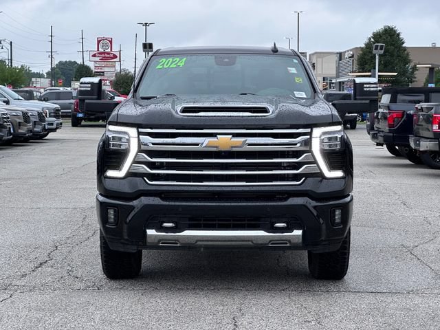 Used 2024 Chevrolet Silverado 2500 High Country AWD/4WD image 2