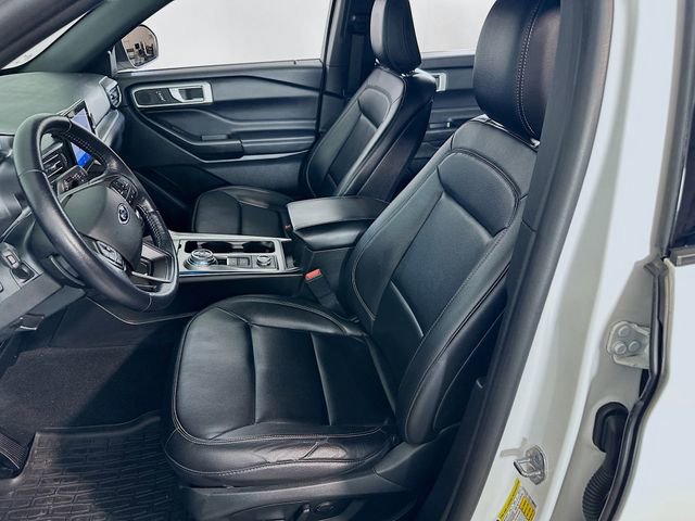 Certified 2020 Ford Explorer XLT w/ Equipment Group 202A image 17