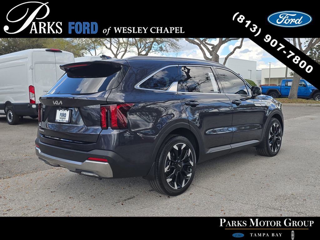 Used 2025 Kia Sorento EX w/ Panoramic Sunroof Package image 3