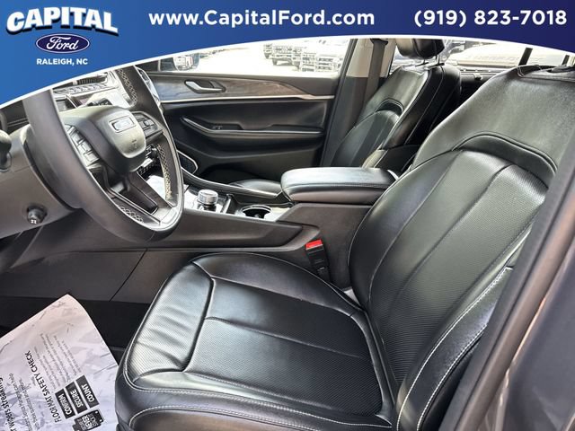 Used 2024 Jeep Grand Cherokee Limited w/ Luxury Tech Group II AWD/4WD image 19