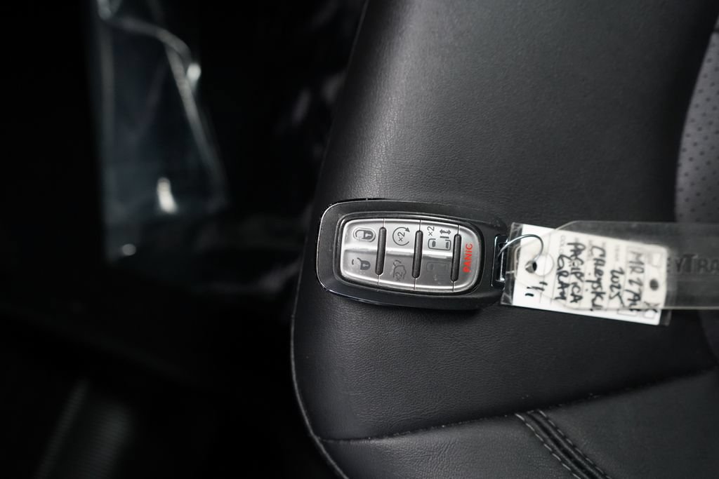 Used 2025 Chrysler Pacifica Select FWD image 34
