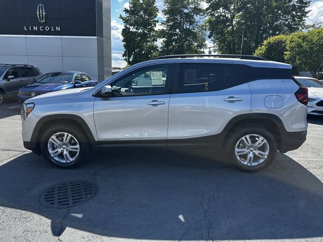 Used 2022 GMC Terrain SLE w/ Driver Convenience Package AWD/4WD image 8