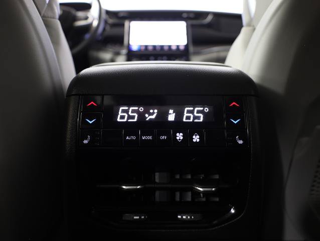 Used 2022 Jeep Grand Cherokee Overland w/ Advanced Protech Group III AWD/4WD image 22
