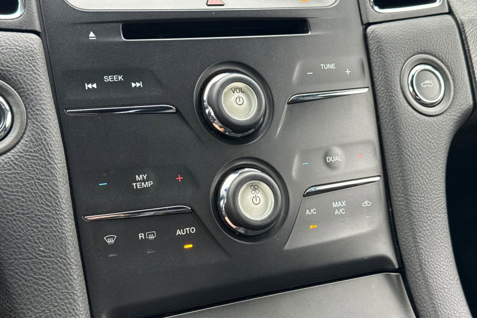 Certified 2017 Ford Taurus SEL w/ Equipment Group 201A FWD image 22