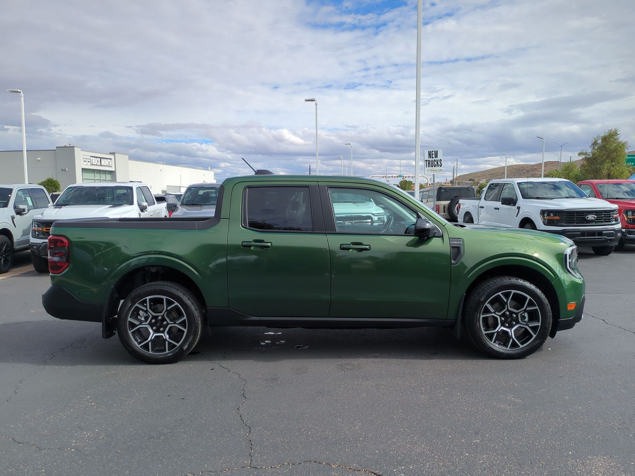 Certified 2025 Ford Maverick Lariat AWD/4WD image 4