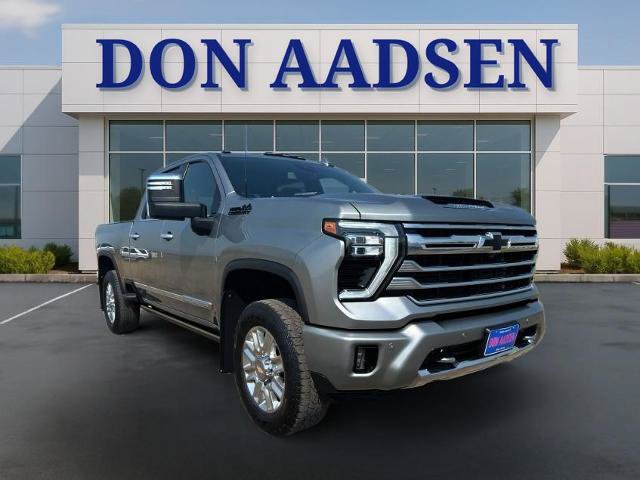 Used 2024 Chevrolet Silverado 2500 High Country w/ LPO, Dark Essentials Package AWD/4WD image 3