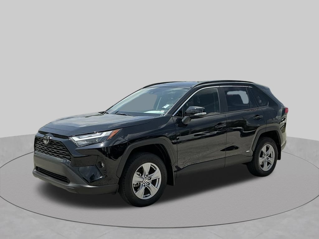Used 2025 Toyota RAV4 XLE AWD/4WD image 2