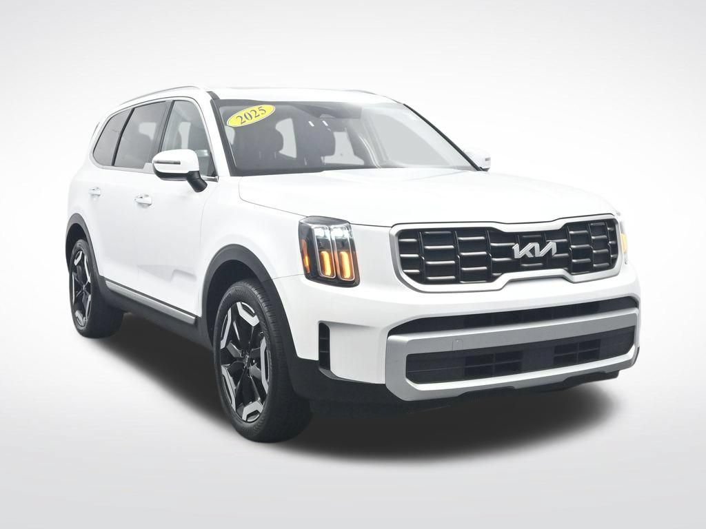 Used 2025 Kia Telluride S FWD image 3