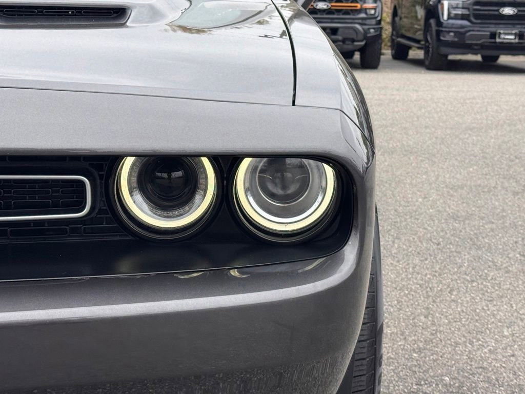 Used 2017 Dodge Challenger SXT RWD image 8
