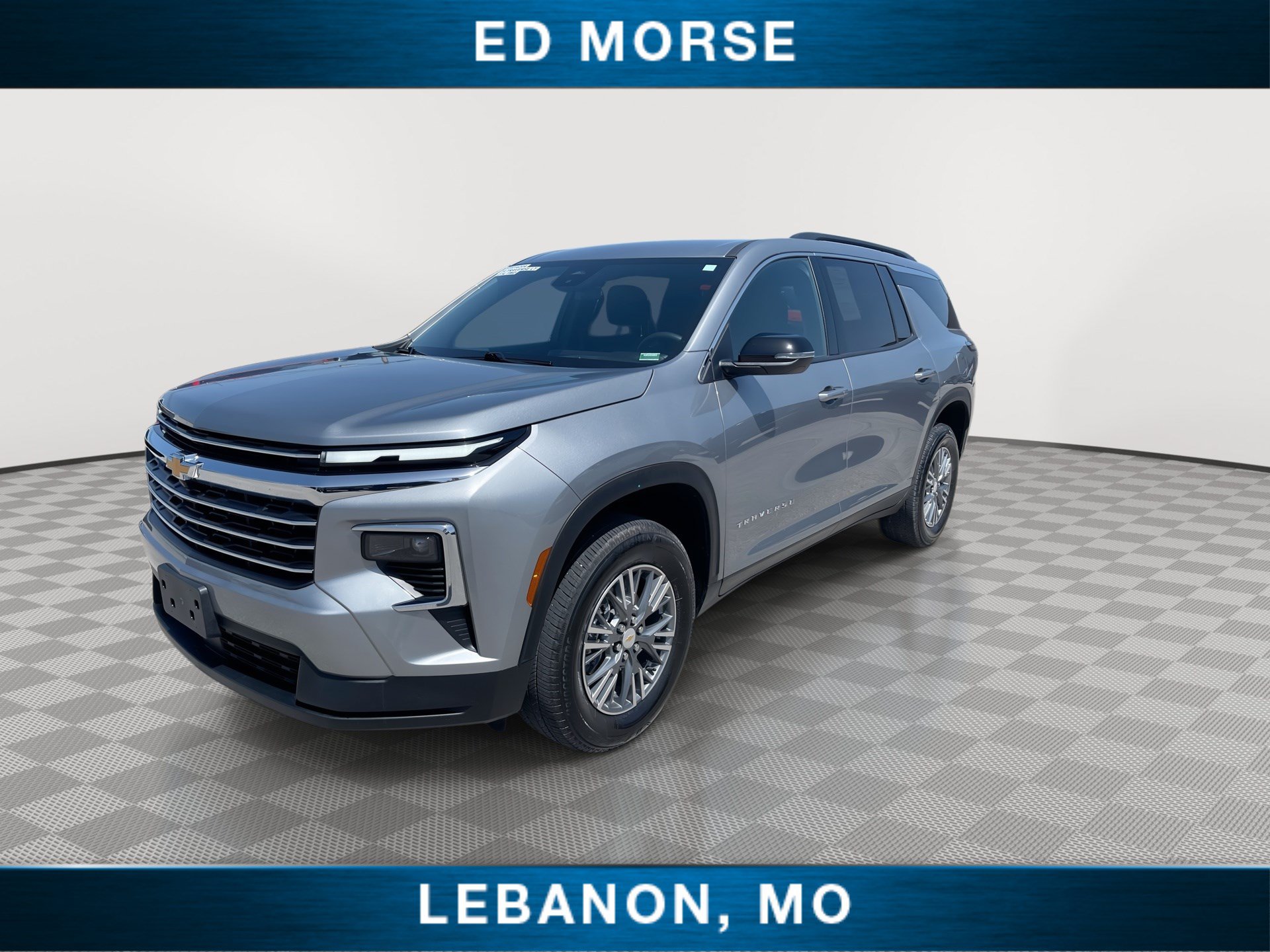 Used 2025 Chevrolet Traverse LT FWD image 4