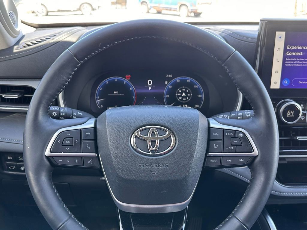 Used 2024 Toyota Highlander Limited AWD/4WD image 27