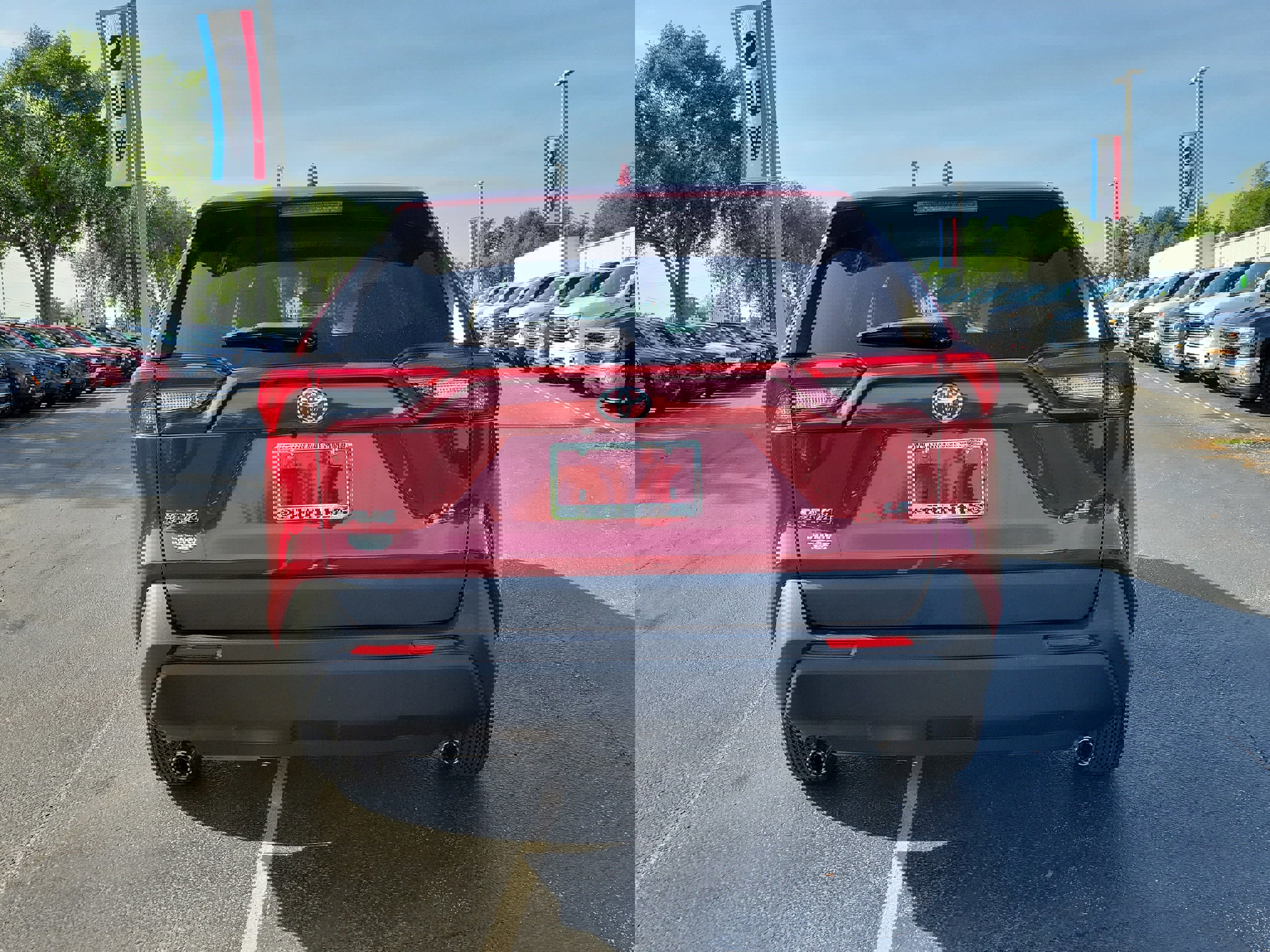 Used 2022 Toyota RAV4 LE FWD video 2