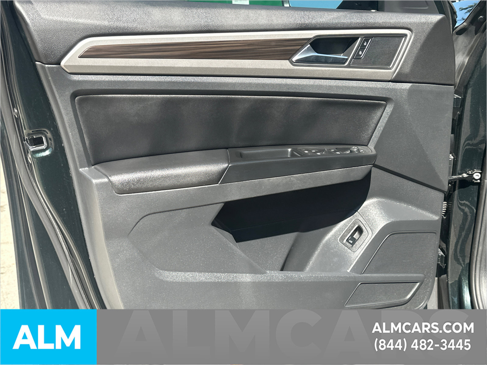 Used 2021 Volkswagen Atlas SE w/ Panoramic Sunroof Package FWD image 11