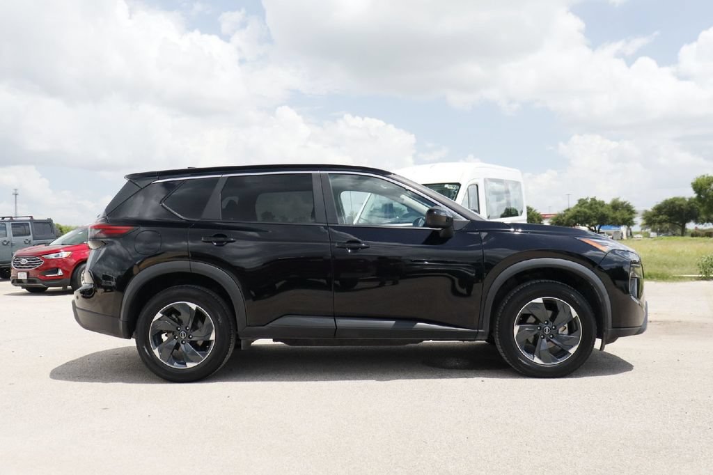 Used 2024 Nissan Rogue SV AWD/4WD image 29