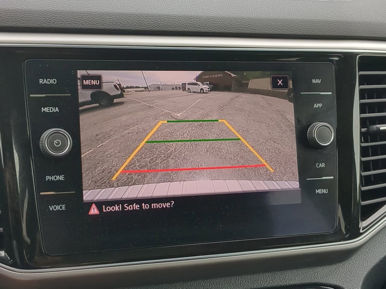 Used 2019 Volkswagen Atlas SEL FWD image 19
