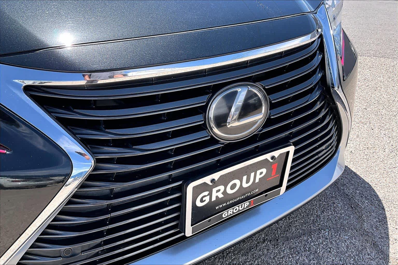 Used 2018 Lexus ES 350 w/ Luxury Package w/Wood Trim FWD image 29