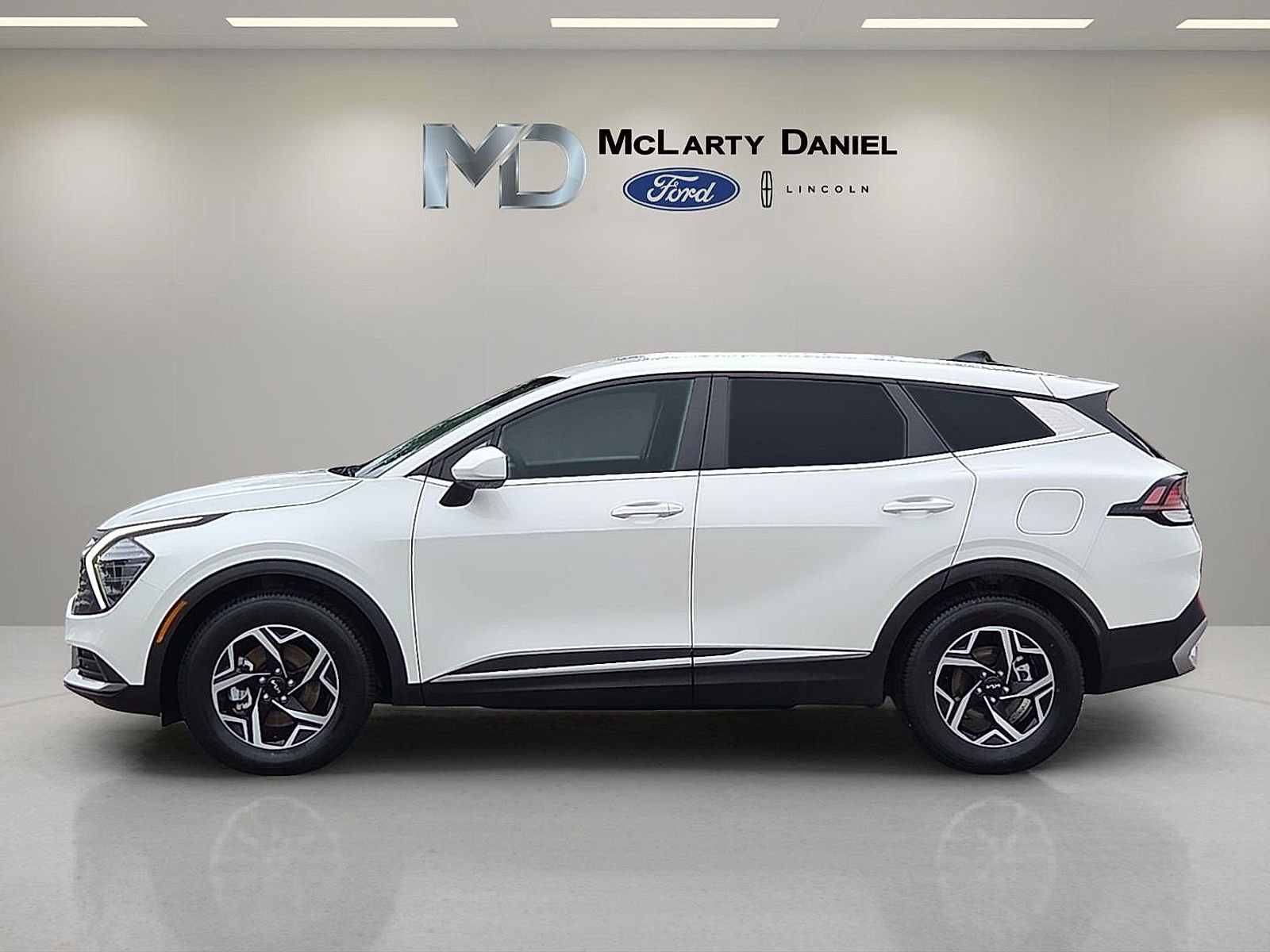 Used 2024 Kia Sportage LX FWD image 3