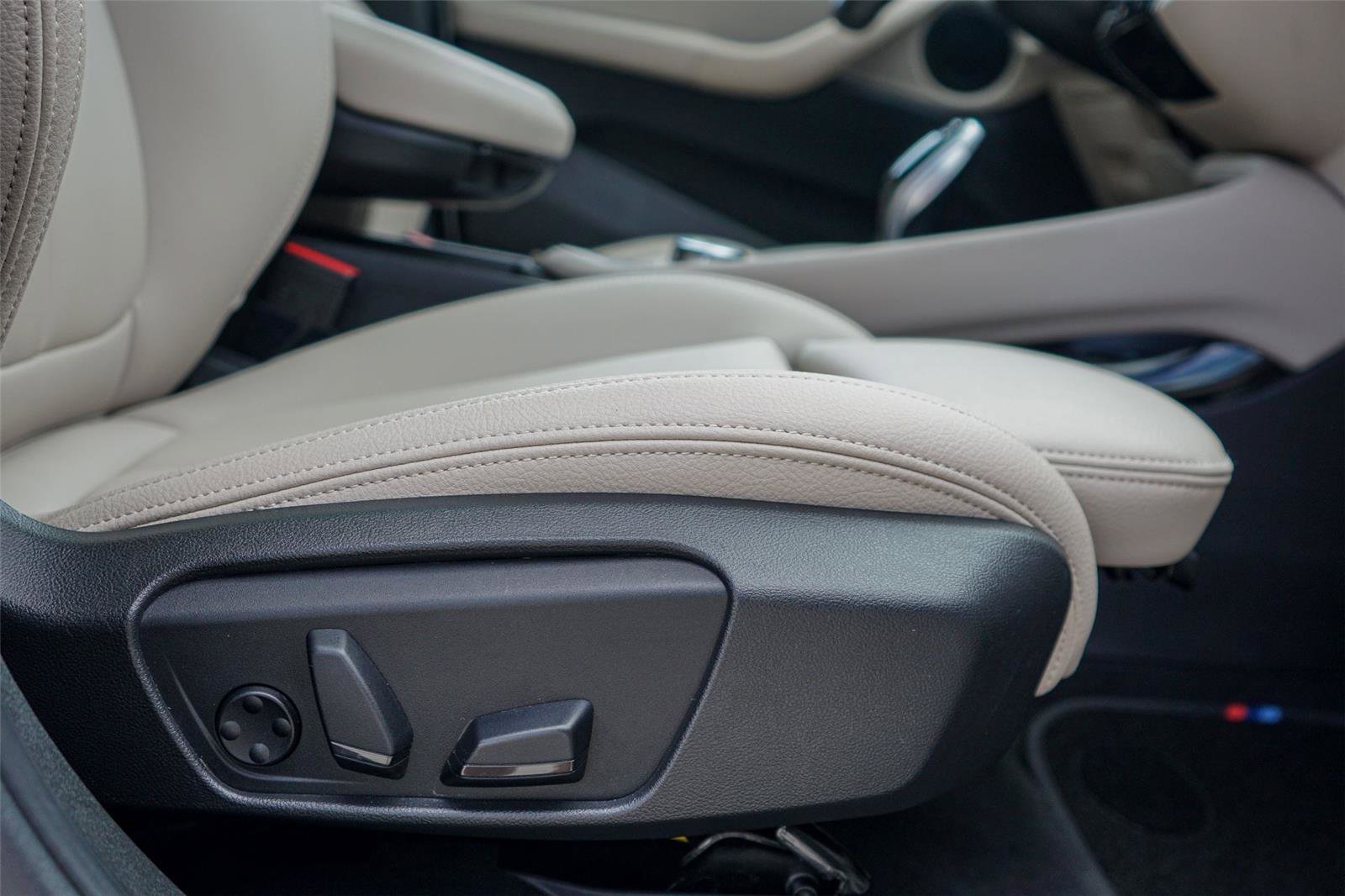 Used 2023 BMW X2 sDrive28i w/ M Sport Package FWD image 30