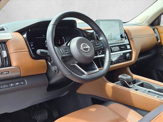 Used 2025 Nissan Pathfinder Platinum w/ Cargo Package FWD image 10