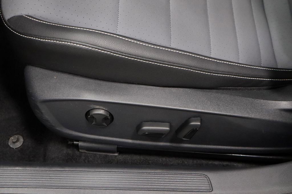 Used 2025 Volkswagen Jetta SE image 23