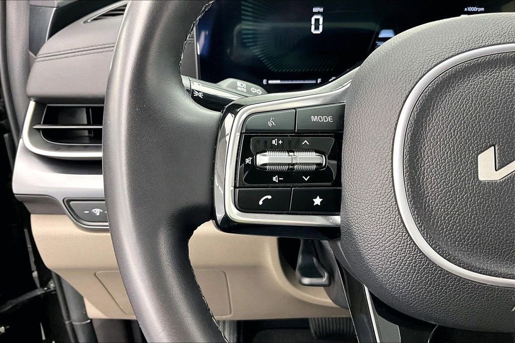 Used 2025 Kia Carnival LXS image 18