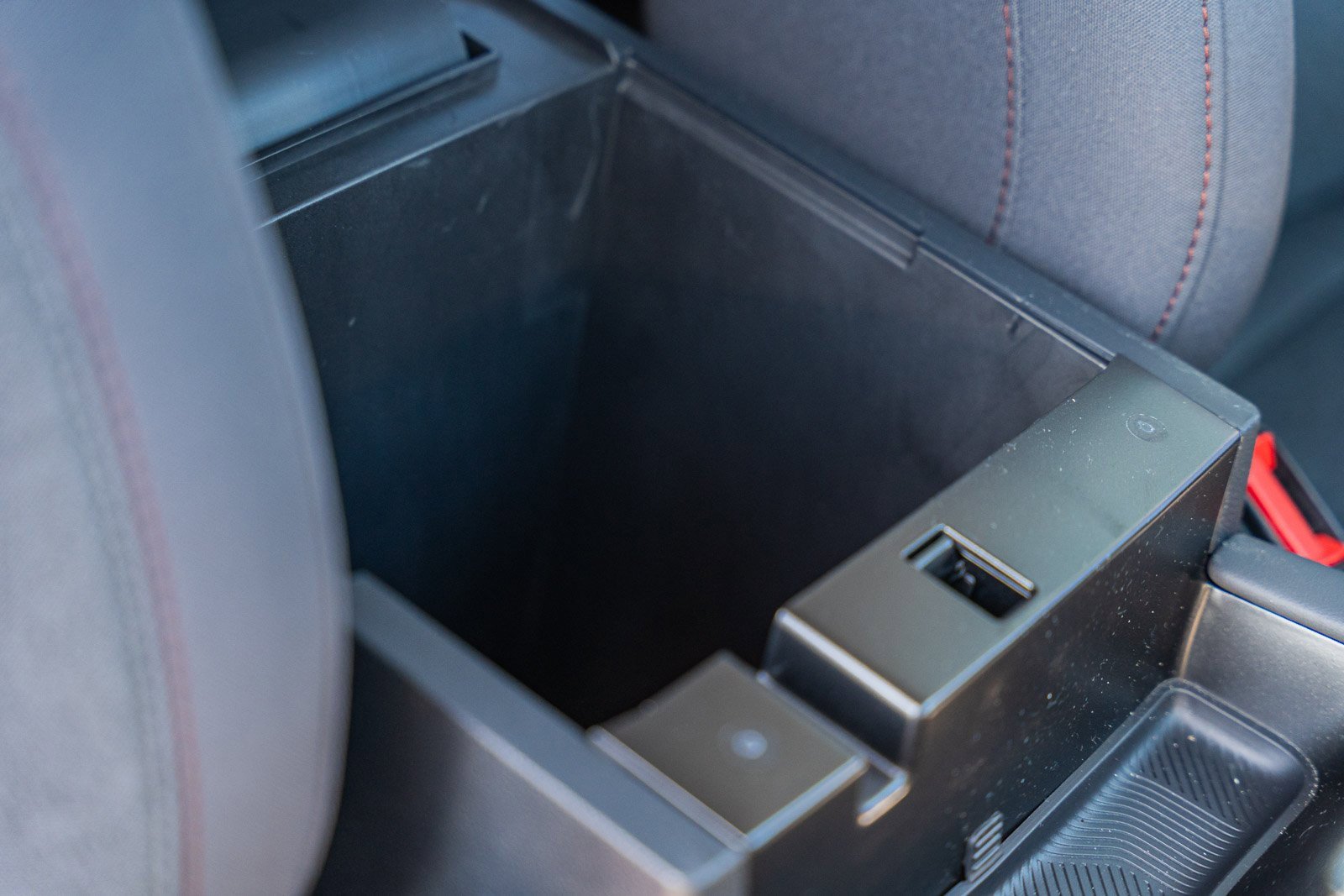 Certified 2025 Ford Explorer Active image 11