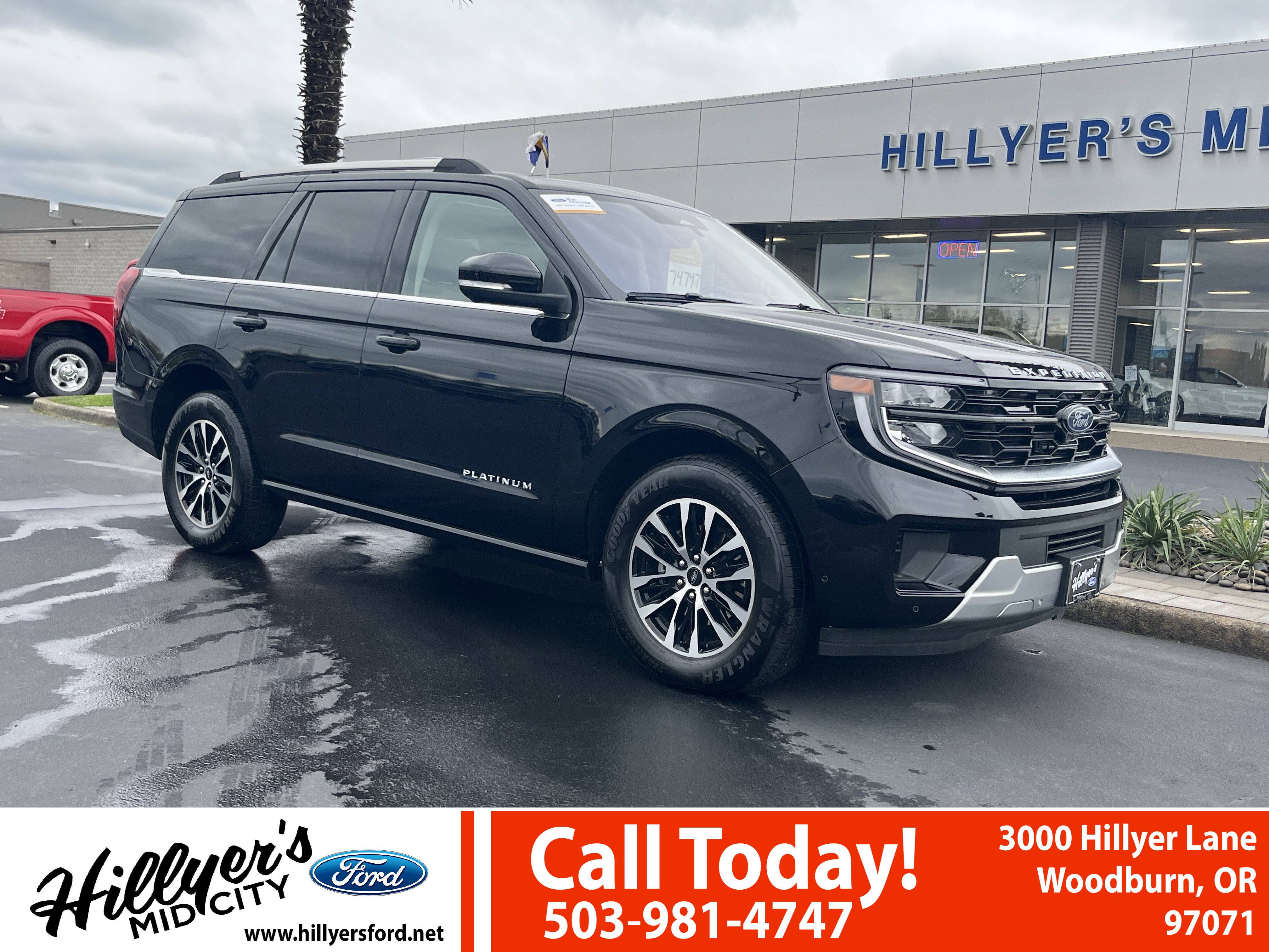 Certified 2025 Ford Expedition Platinum AWD/4WD image 1