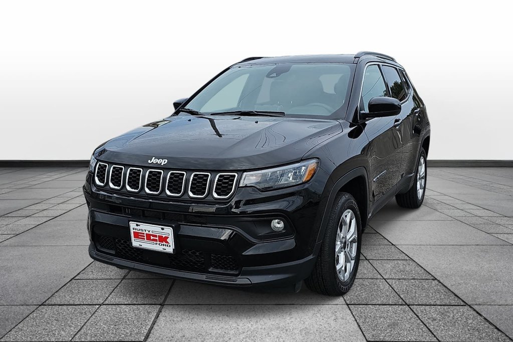 Used 2025 Jeep Compass Latitude AWD/4WD image 1