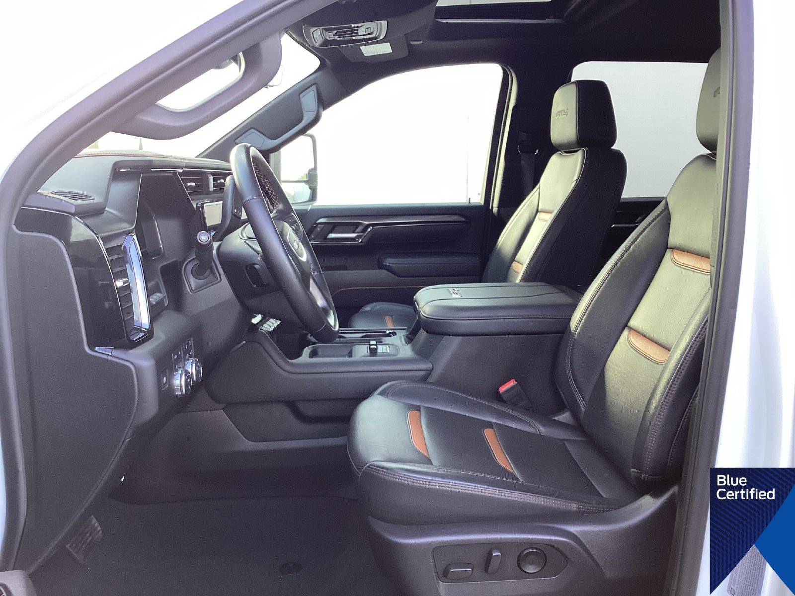 Used 2025 GMC Sierra 2500 AT4 w/ AT4 Premium Plus Package AWD/4WD image 5