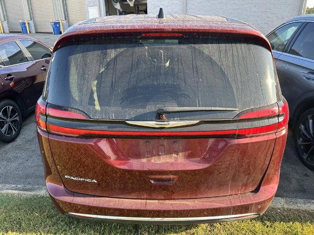 Used 2023 Chrysler Pacifica Touring-L FWD image 4