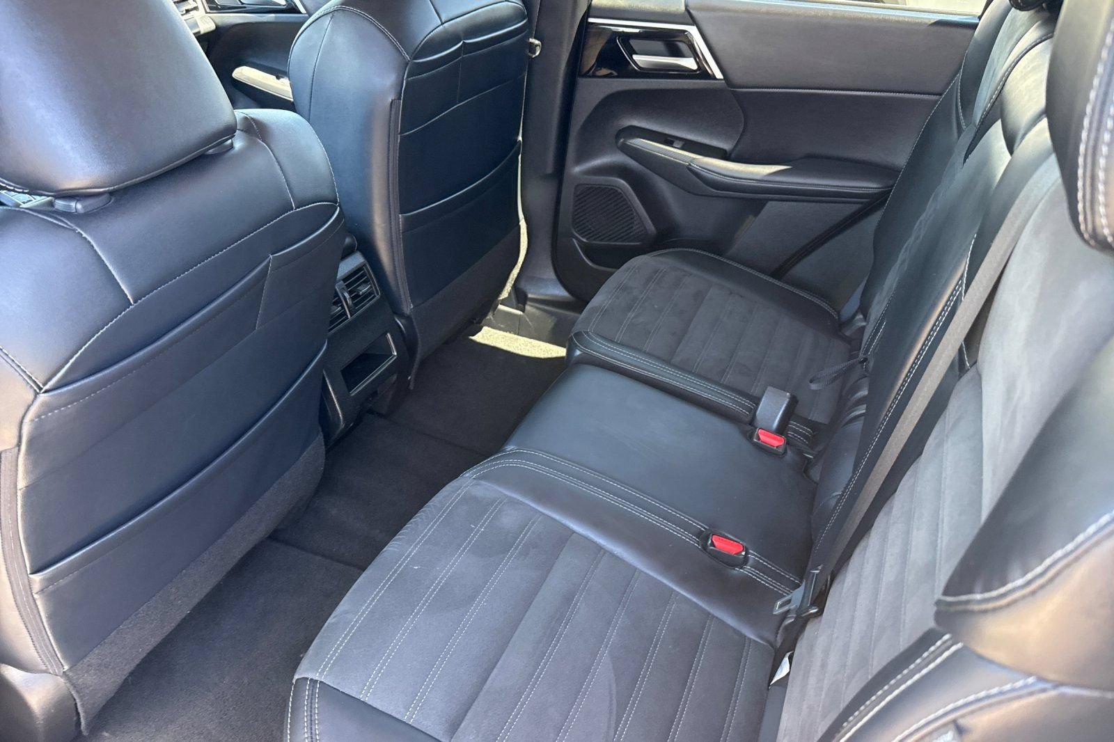 Used 2024 Mitsubishi Outlander SE FWD image 13