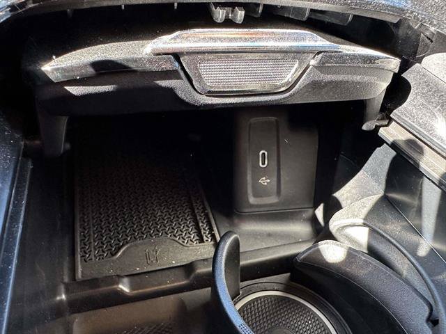 Used 2023 Mercedes-Benz GLC 300 4MATIC image 17