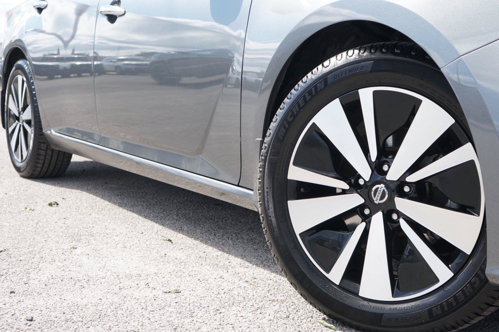 Used 2019 Nissan Altima 2.5 SV FWD image 2