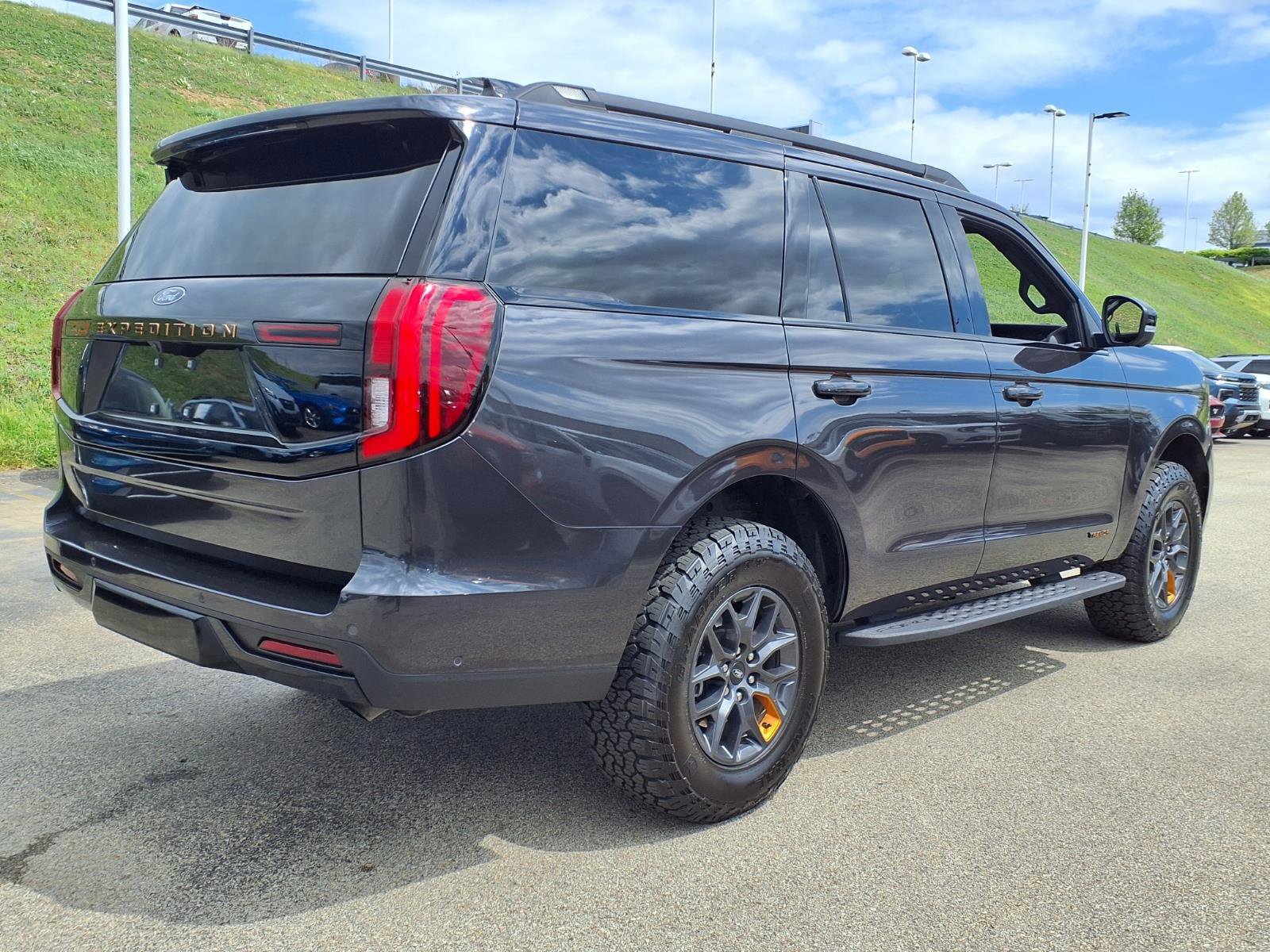 Certified 2025 Ford Expedition Tremor AWD/4WD image 3