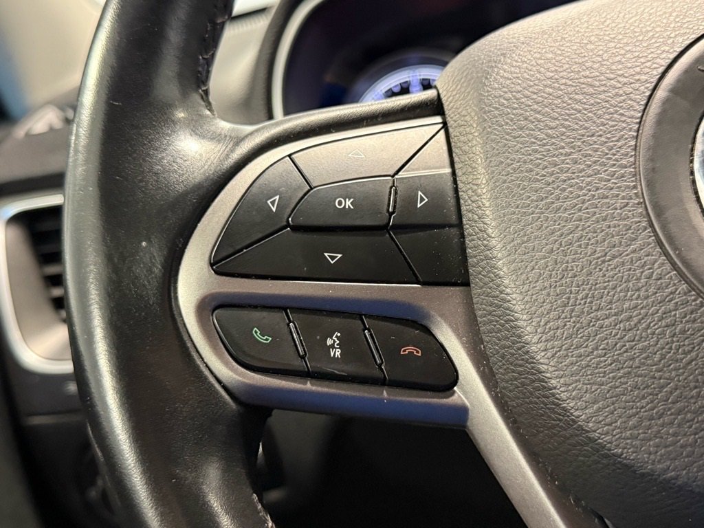 Used 2019 Jeep Cherokee Latitude Plus image 23