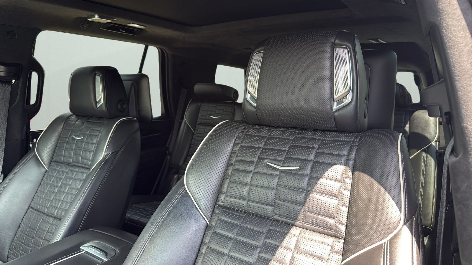 Used 2022 Cadillac Escalade Sport Platinum w/ Heavy-Duty Trailer Package AWD/4WD image 9